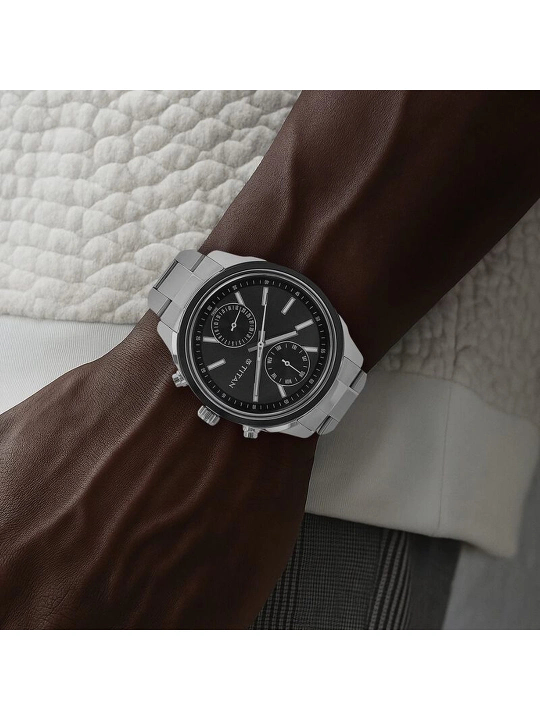 Titan Round Grey Dial Analog Watch - NU1733KM01