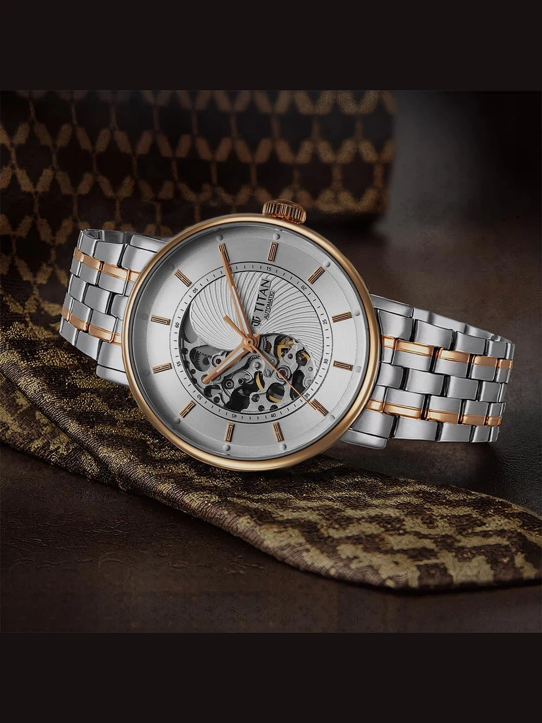 Titan Round White Dial Analog Watch - 90222KM01