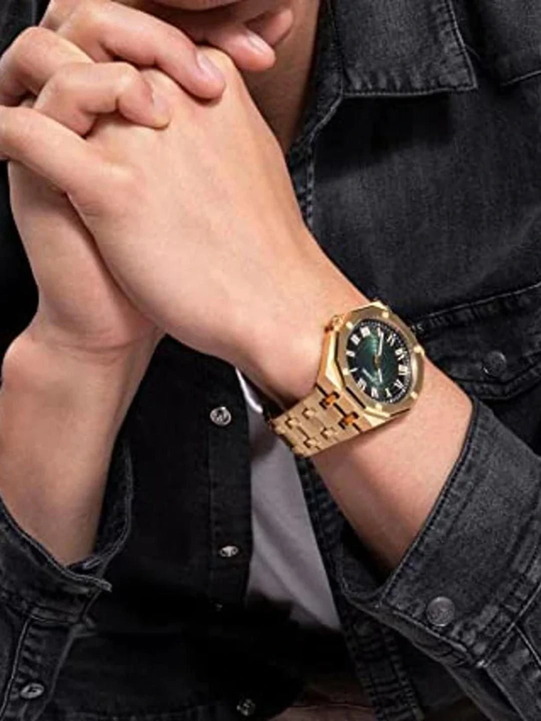 Guess Textured Dial & Stainless Steel Bracelet Style Strap Analogue Watch - GW0575G2