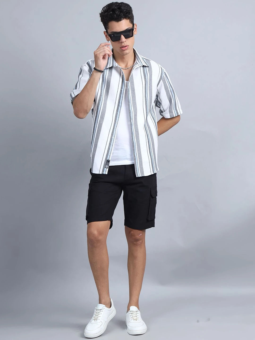 Silisoul Black Regular Fit Cotton Mid-Rise Button Above Knee Length Shorts