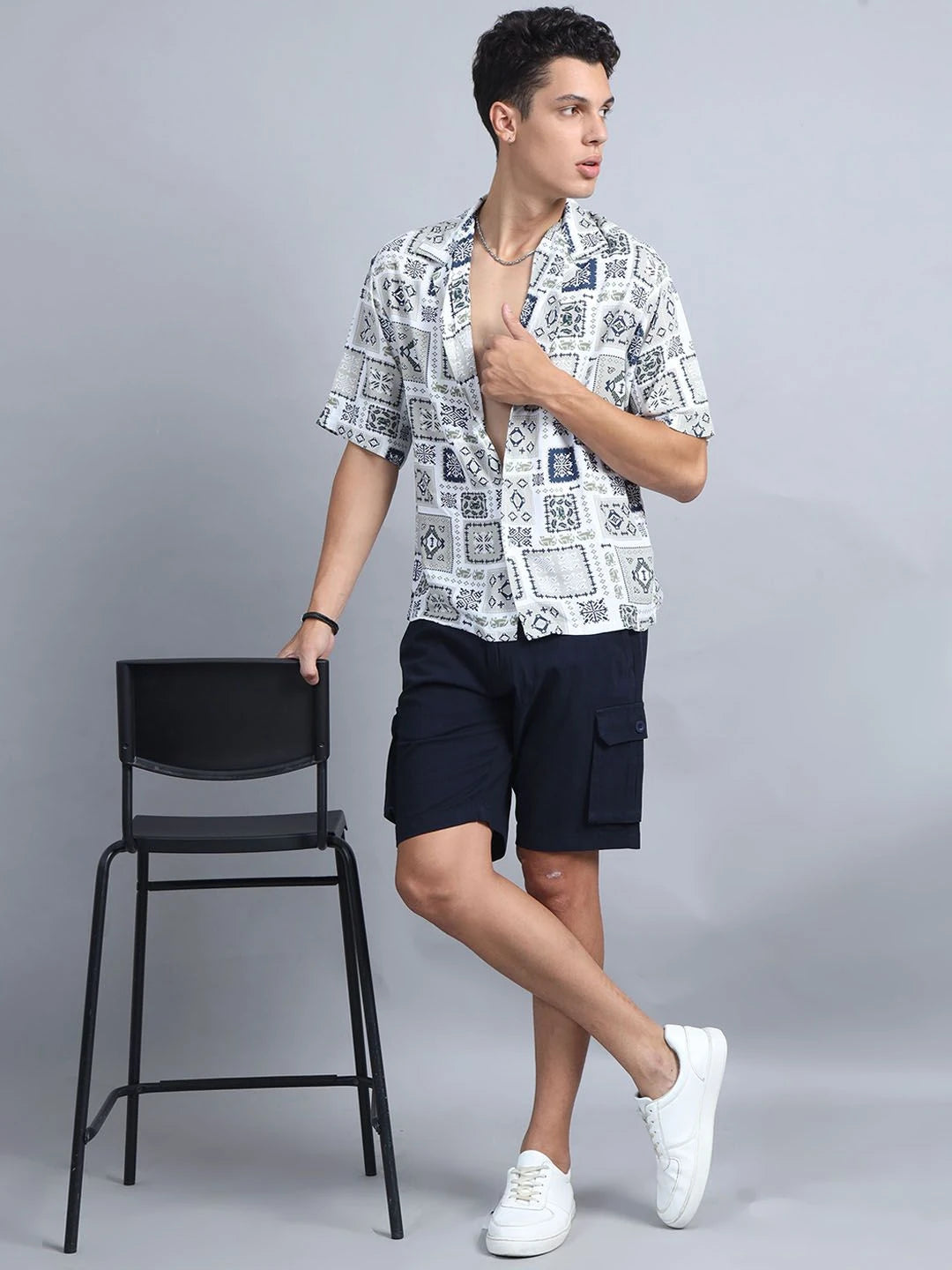 Silisoul Navy Blue Regular Fit Cotton Mid-Rise Button Above Knee Length Shorts