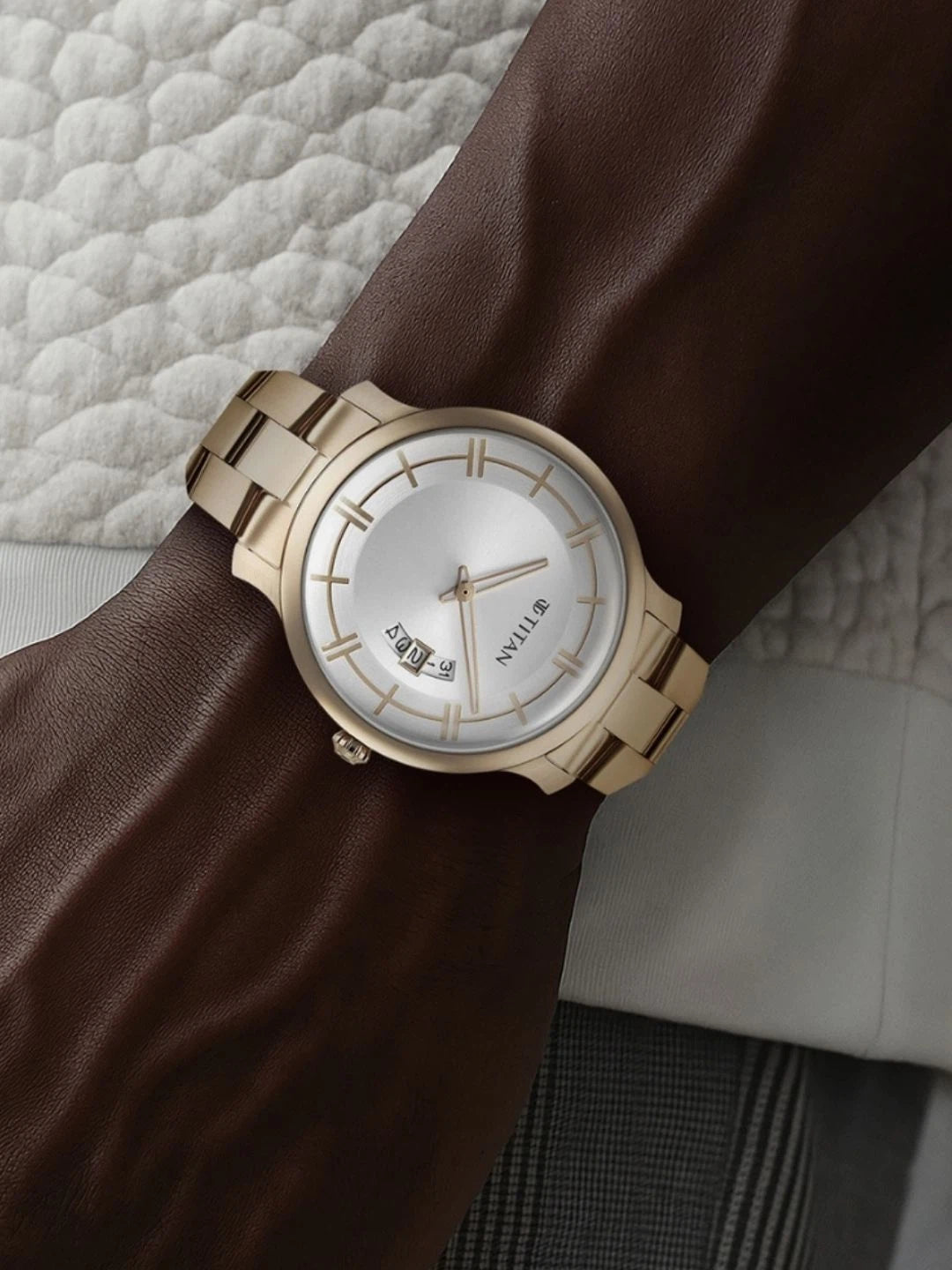 Titan Classic Distincta Quartz Analog With Silver Dial Watch - NT90170WM01