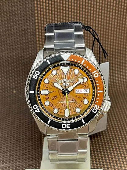 Seiko Textured Dial & Stainless Steel Strap Analogue Watch - SRPJ47K1